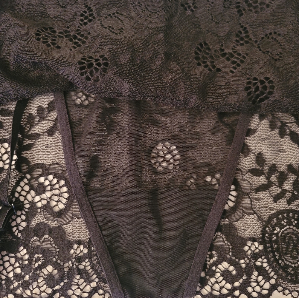 Victoria's Secret Dream Angel Black Lace Garter Skirt w/ Thong Panty (M/L) - Picture 3 of 7